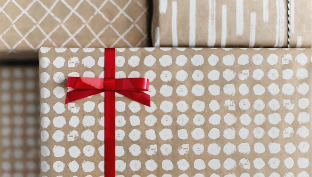christmas-gift-red-ribbon