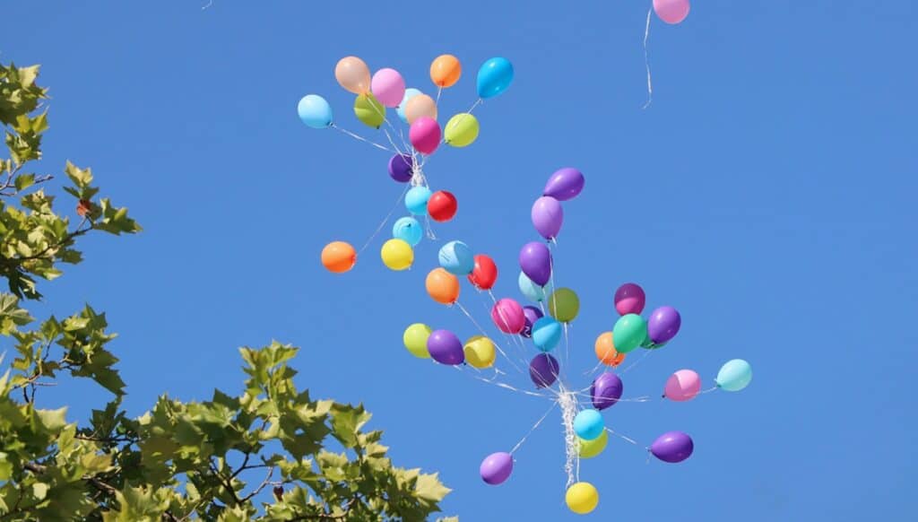 colourful-balloons-in-blue-sky